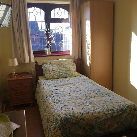 The Cedars House B&B 纽尼顿 外观 照片
