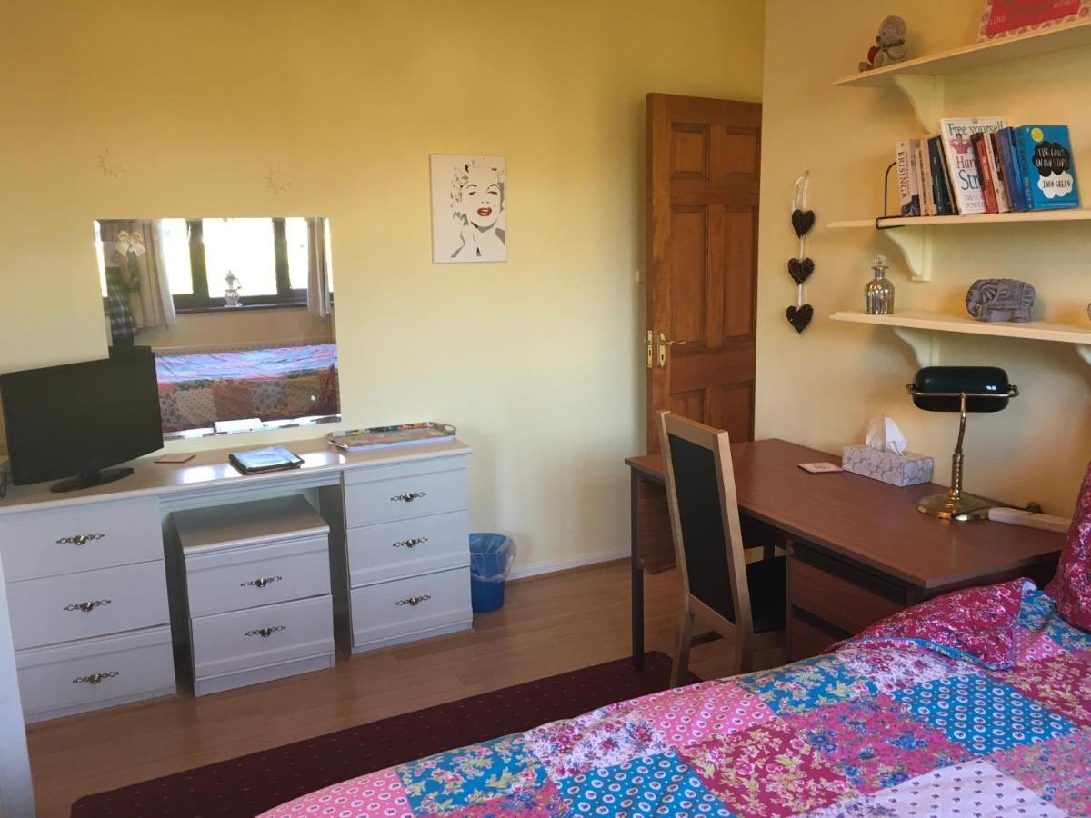 The Cedars House B&B 纽尼顿 外观 照片