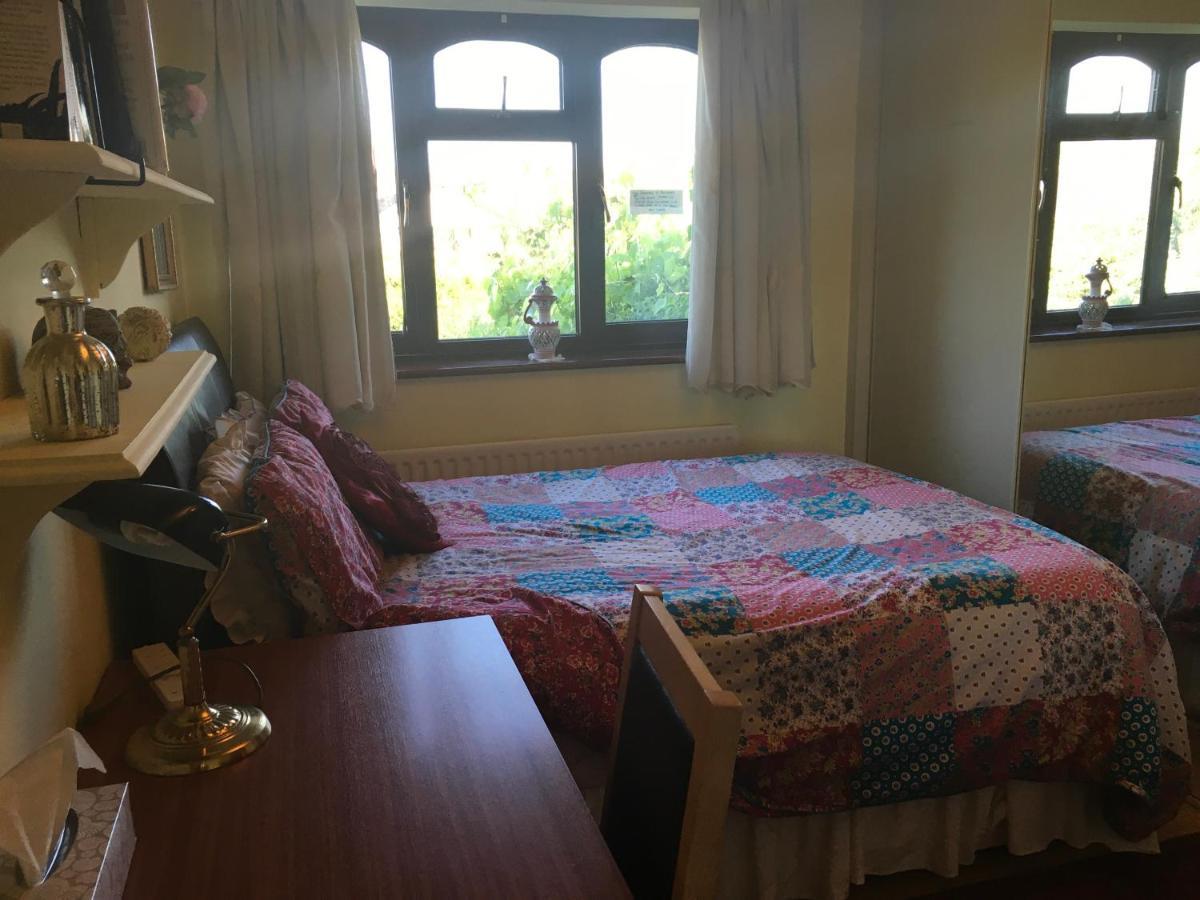 The Cedars House B&B 纽尼顿 外观 照片