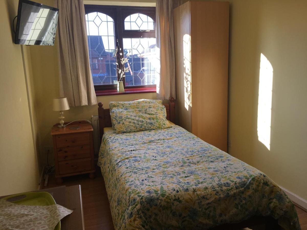 The Cedars House B&B 纽尼顿 外观 照片