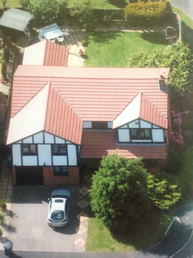 The Cedars House B&B 纽尼顿 外观 照片