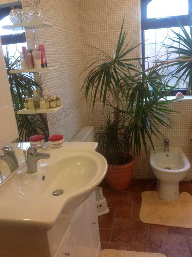 The Cedars House B&B 纽尼顿 外观 照片