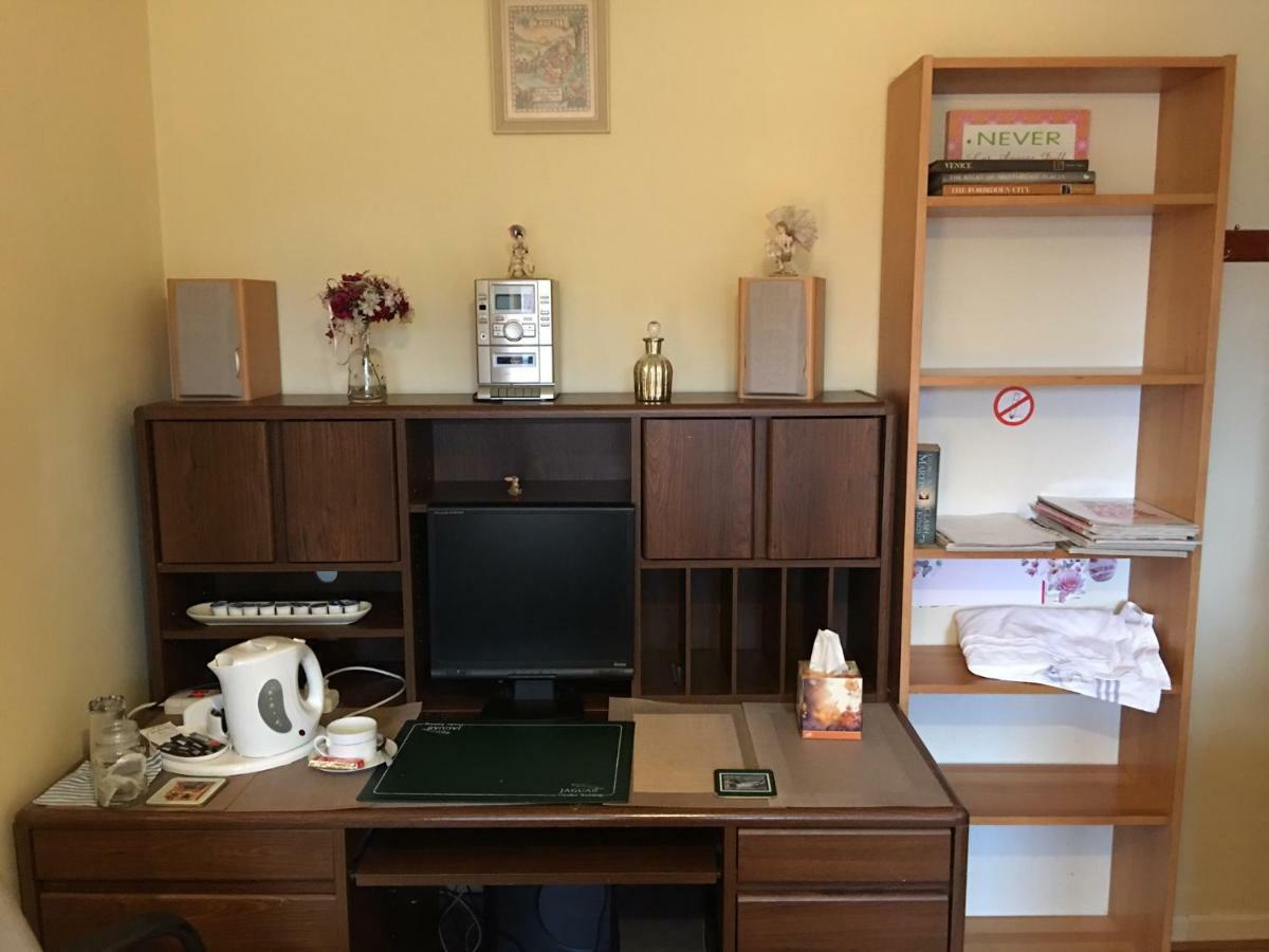 The Cedars House B&B 纽尼顿 外观 照片
